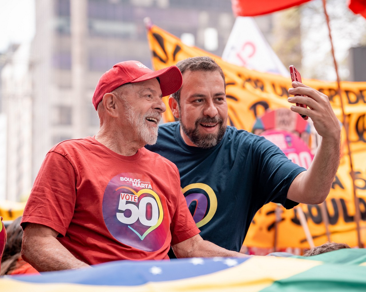 Na véspera do primeiro turno, presidente Lula (PT) participou de ato em São Paulo com o candidato Guilherme Boulos (Psol)