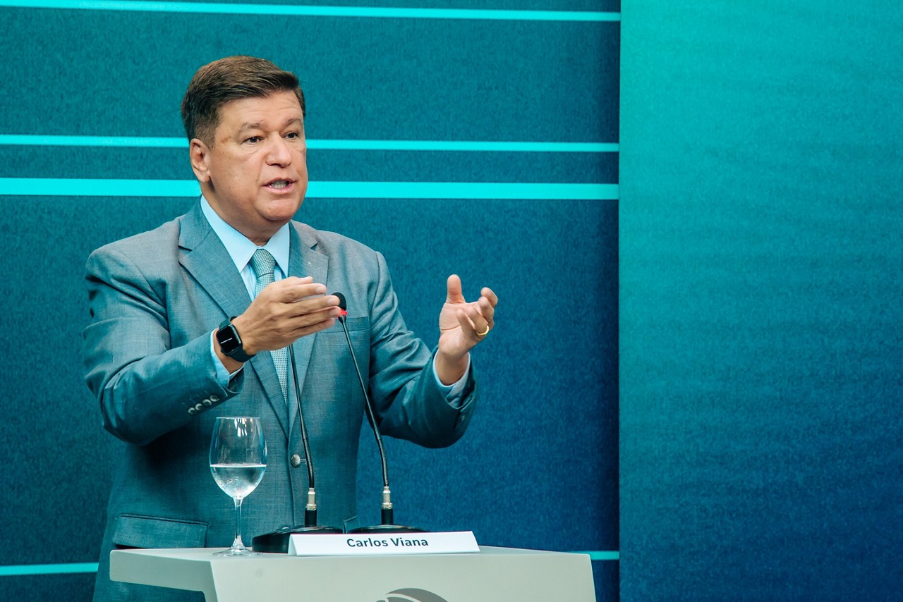 Senador Carlos Viana (Podemos) se candidatou ao governo de Minas e à Prefeitura de Belo Horizonte durante mandato de senador