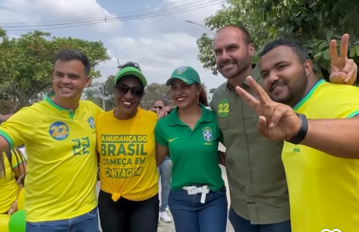 Junio Amaral (PL), Eduardo Bolsonaro (PL) e apoaidores 