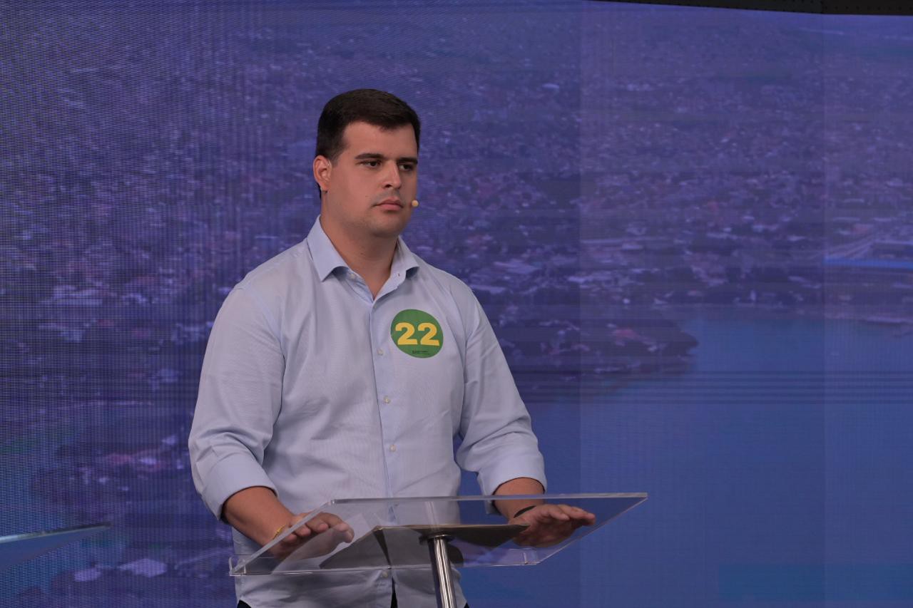 'Vou fazer um raio-x da prefeitura e auditar todos os contratos da PBH para entender para onde está indo o dinheiro do belo-horizontino', disse Engler durante debate promovido por O TEMPO