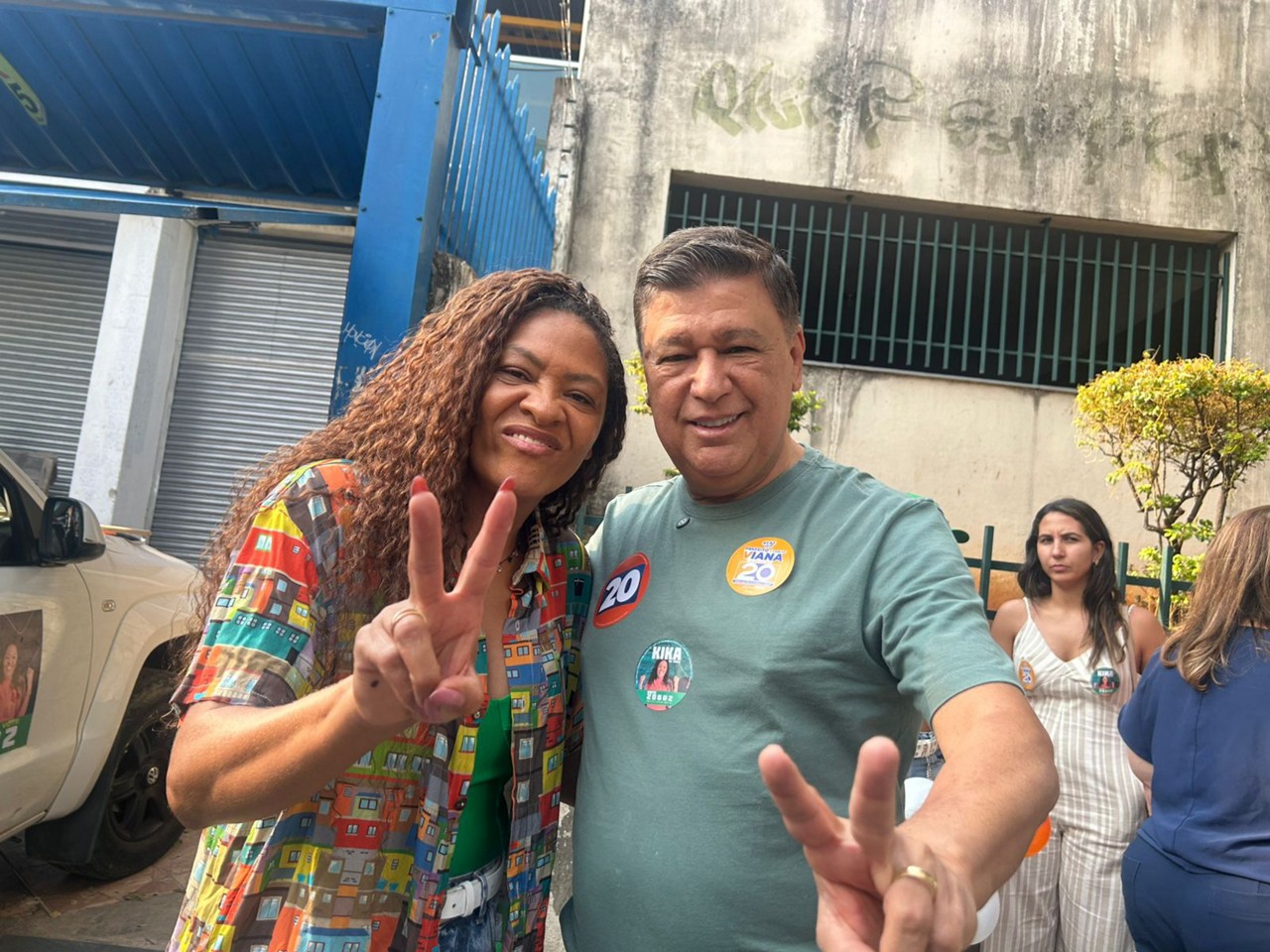 Carlos Viana encerra campanha com carreata no bairro Serra