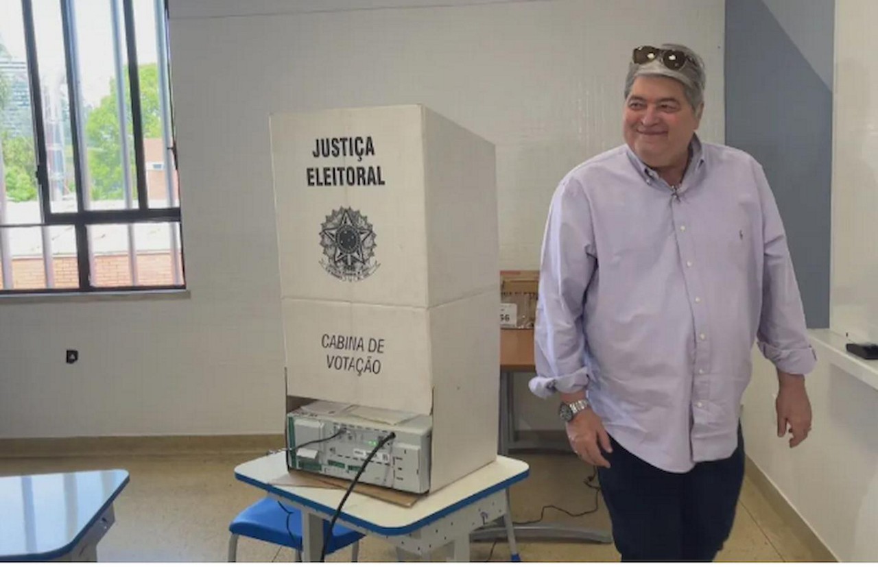 Datena (PSDB) votou na manhã deste domingo (6), no Jardim Colombo