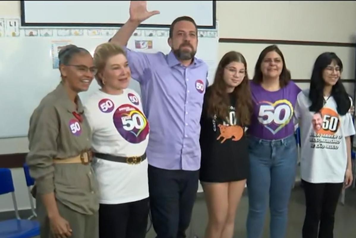 Guilherme Boulos (PSOL) votou acompanha de Marta Suplicy, Marina Silva e sua família