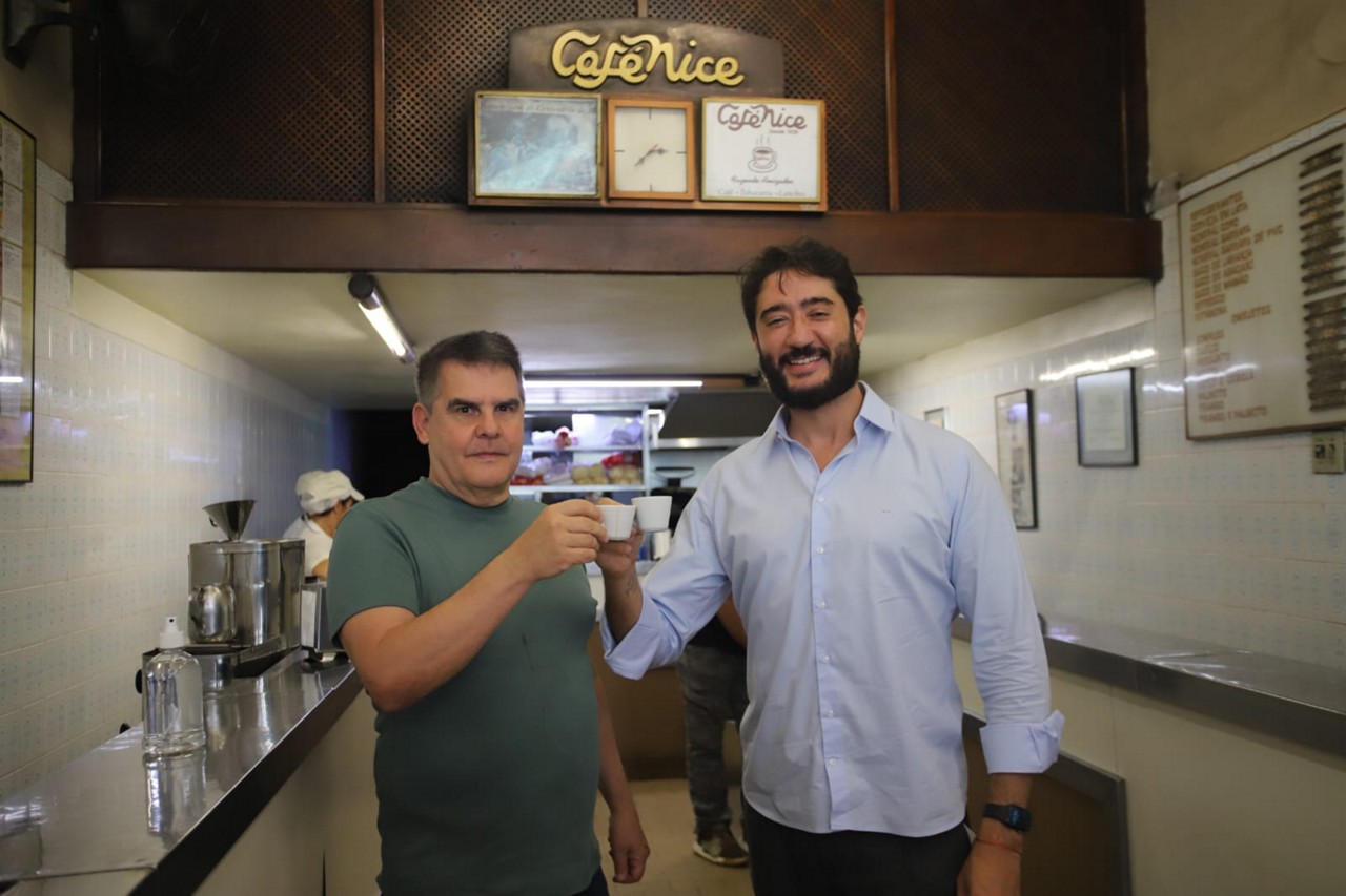 Azevedo e Brant visitaram o Café Nice e Café Palhares no primeiro dia de campanha