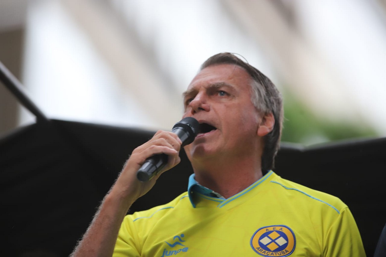 Ex-presidente falou rapidamente com a imprensa, em BH, na segunda agem pela capital