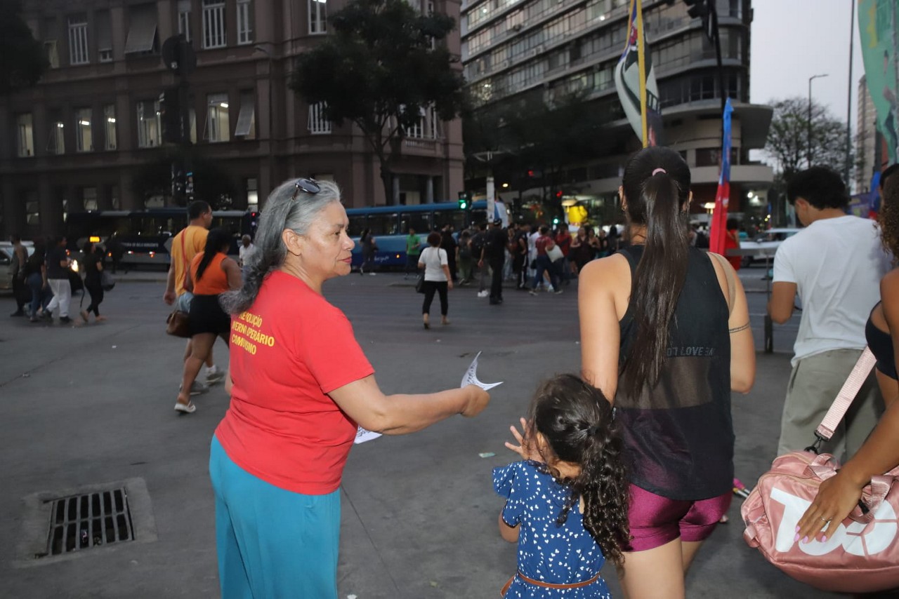 Lourdes Francisco (PCO), panfletagem no Centro de BH, Praça sete