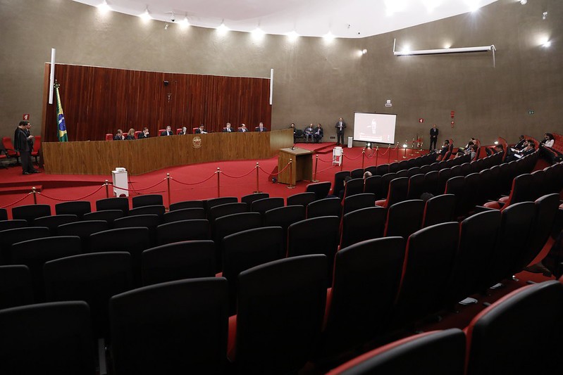 Com apenas 20 sessões extraordinárias até o recesso judicial do final do ano, o TSE pode optar por julgar alguns casos de candidatos eleitos sub-judice em plenário virtual