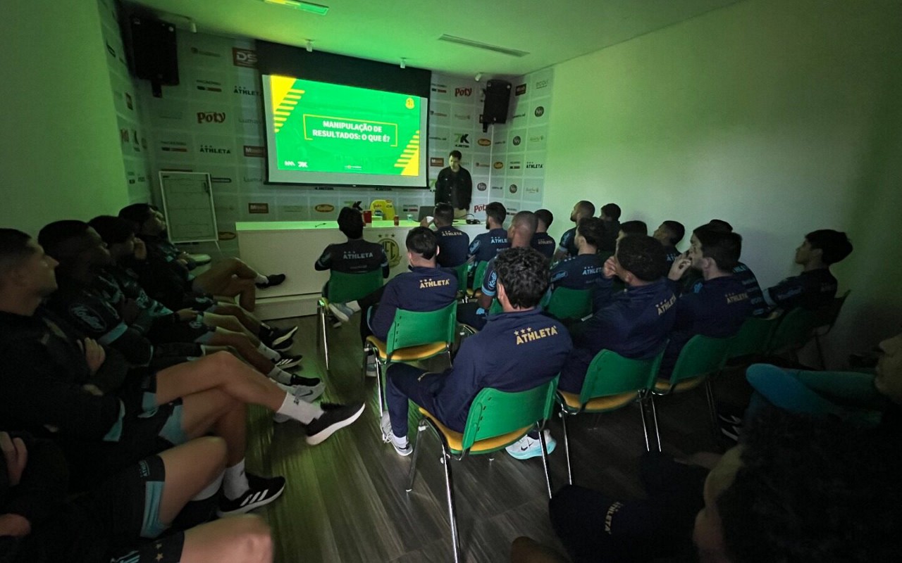 Elenco do Mirassol participa de palestra sobre manipulação de resultados (Foto: Divulgação)