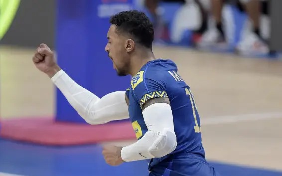 Maique comemorando ponto durante jogo entre Brasil e Ucrânia (Foto: Mauricio Val/FV Imagem/CBV)