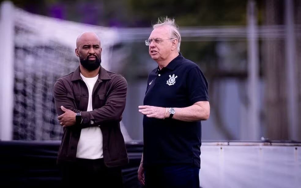 Osmar Stábile ao lado de Fabinho Soldado (Foto: Rodrigo Coca/ Agência Corinthians)
