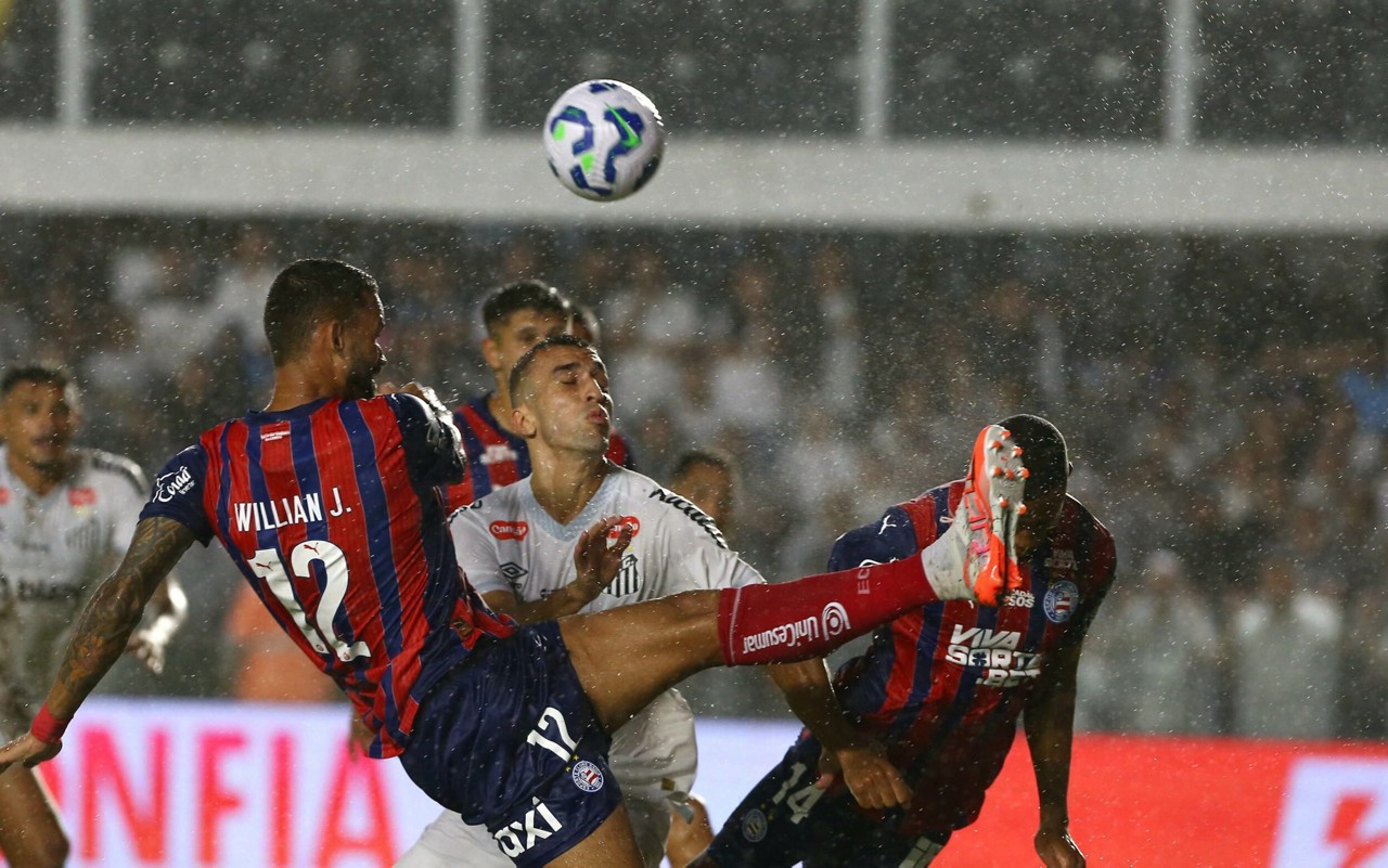 Santos e Bahia ficam no empate pelo Brasileirão (Foto: Mauricio De Souza/AGIF)