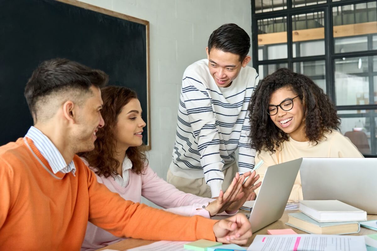 Adaptar-se às expectativas da Geração Z é fundamental para criar um ambiente de trabalho mais dinâmico e inovador