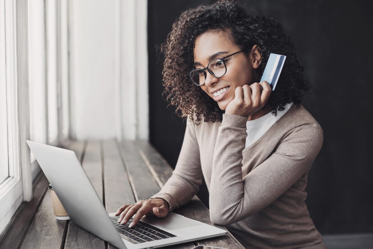 Golpes no ambiente online aumentam durante as datas comemorativas
