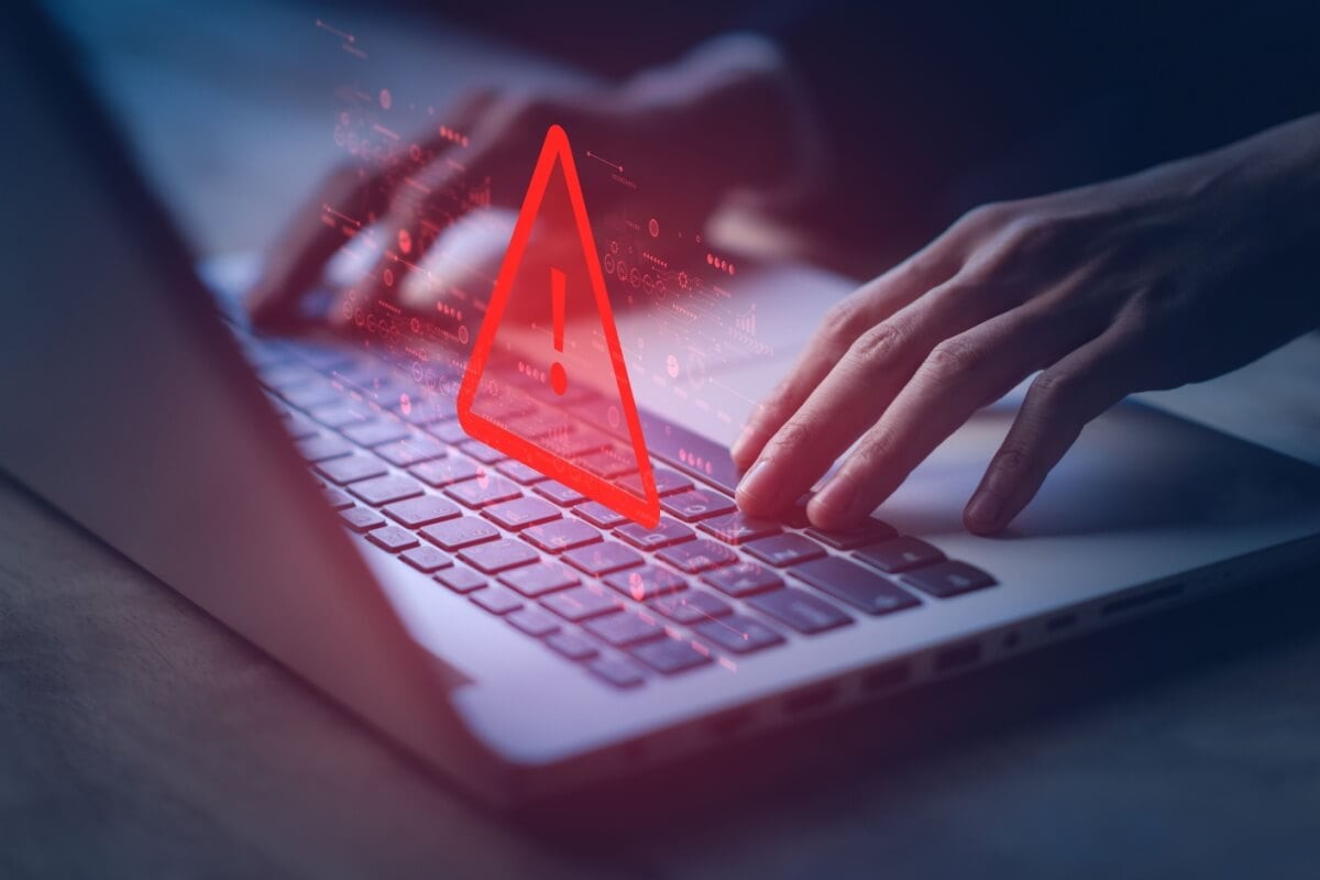 Golpistas veiculam anúncios em redes sociais, como o Facebook, e usam vídeos com inteligência artificial e sites falsos do governo.