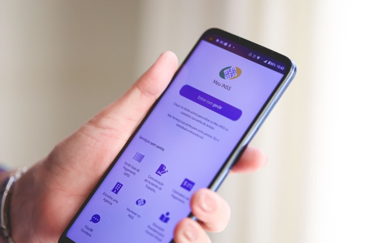 Aposentados e pensionistas podem conferir se descontos foram feitos através do app