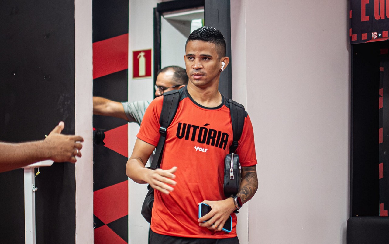 Erick no vestiário do Vitória (Foto: Victor Ferreira / EC Vitória)