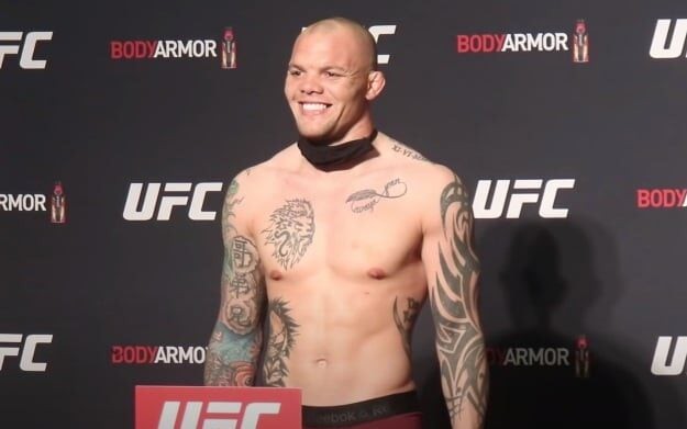 Anthony Smith durante pesagem do UFC para duelo contra Glover Teixeira (Foto: Reprodução/YouTube)