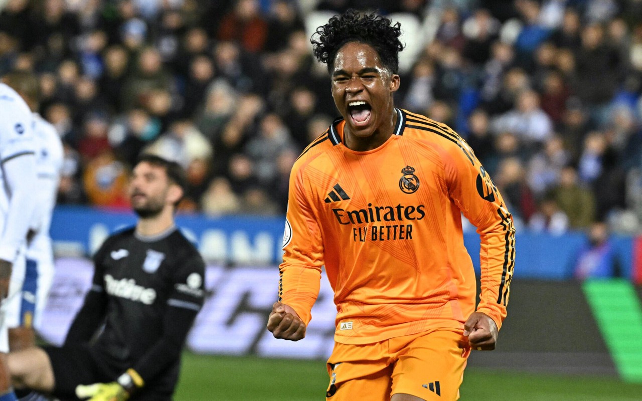 Endrick comemora gol pelo Real Madrid (Foto: Javier Soriano/AFP)