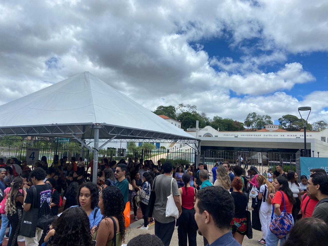 Estudantes fizeram o segundo dia de provas do Enem na PUC Minas
