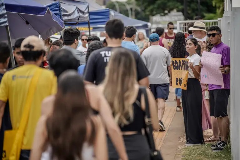Estudantes fazem provas do primeiro dia de Enem