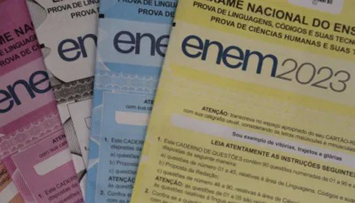 Provas do Enem têm cores diferentes, porém questões iguais 