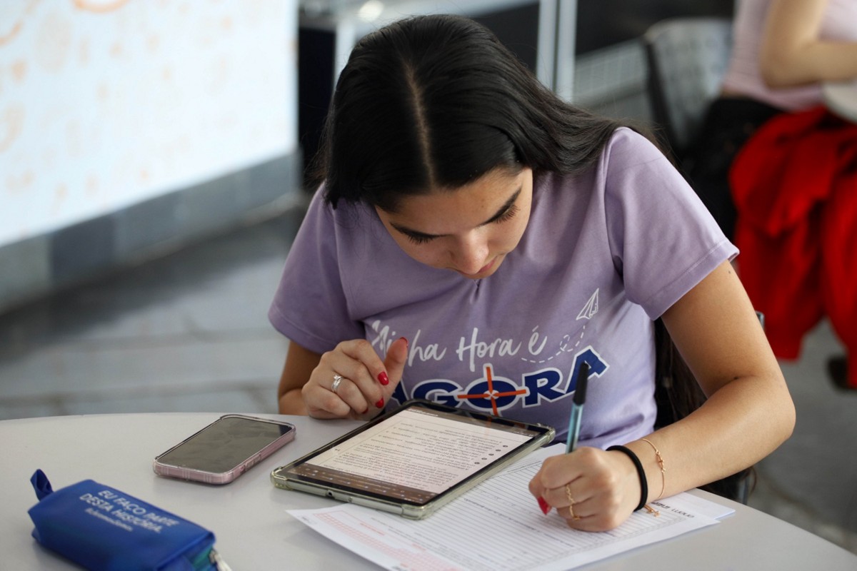 Prova de redação do Enem 2025 será aplicada neste domingo