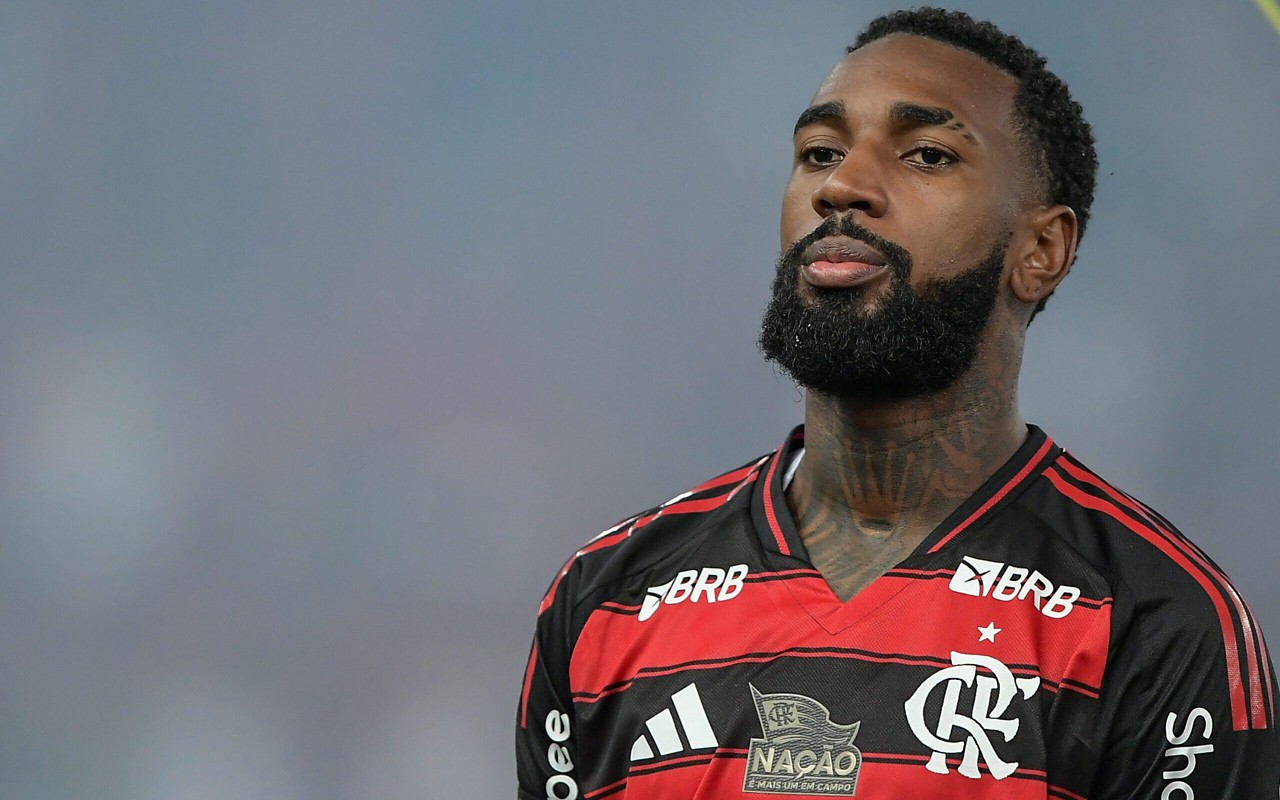 Gerson com a camisa do Flamengo (Foto: Thiago Ribeiro/AGIF)