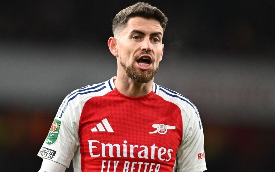 Jorginho, alvo do Flamengo, em campo pelo Arsenal (Foto: AFP)