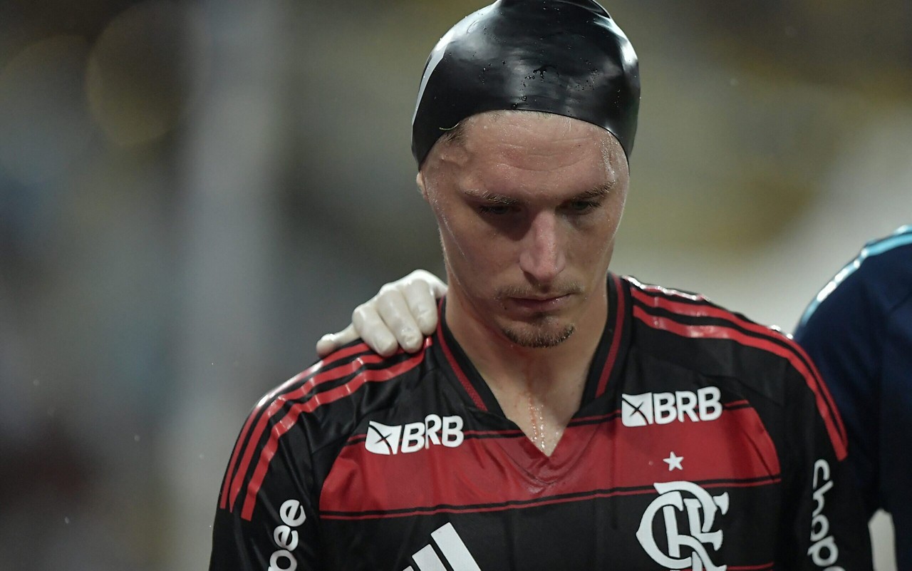 Varela é subsituido no Flamengo x Sampaio Corrêa (foto: Thiago Ribeiro/AGIF)