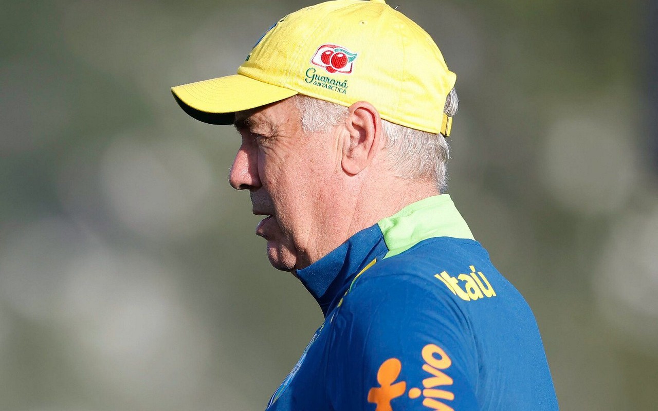 Carlo Ancelotti durante primeiro treino no comando da Seleção Brasileira (Foto: @rafaelribeirorio / CBF)