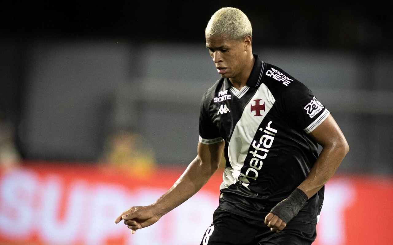 Barros em campo pelo Vasco na partida contra o Botafogo (Fotos: Matheus Lima/Vasco)