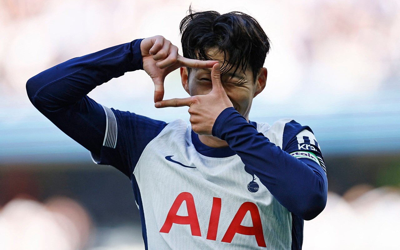 Heung-min Son celebra gol pelo Tottenham (Foto: BENJAMIN CREMEL / AFP)