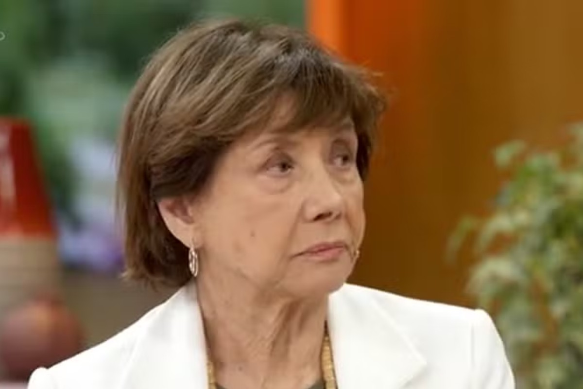 A atriz Ana Rosa durante o programa "Encontro com Patrícia Poeta"