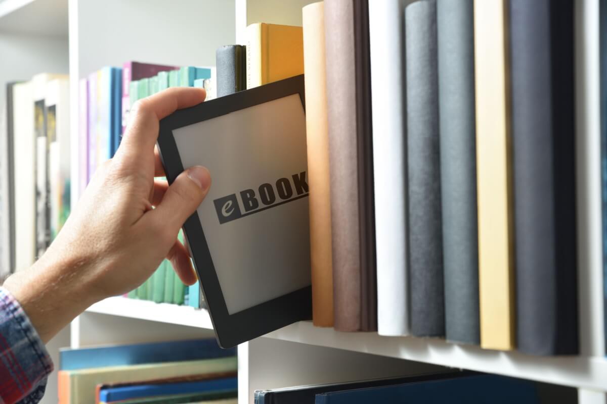 A Bienal do Livro Rio 2025 mostra que o impresso e o digital não são rivais