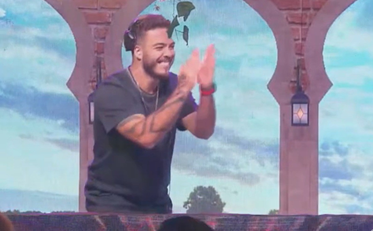 DJ Ronald botou os peões e peoas para dançar