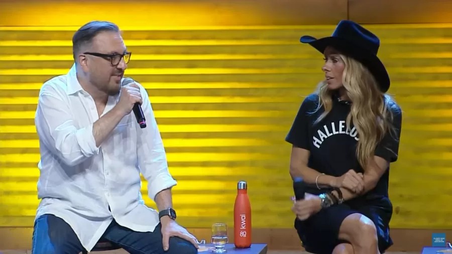 O diretor Rodrigo Carelli e a apresentadora Adriane Galisteu deram alguns spoilers de 'A Fazenda 16'