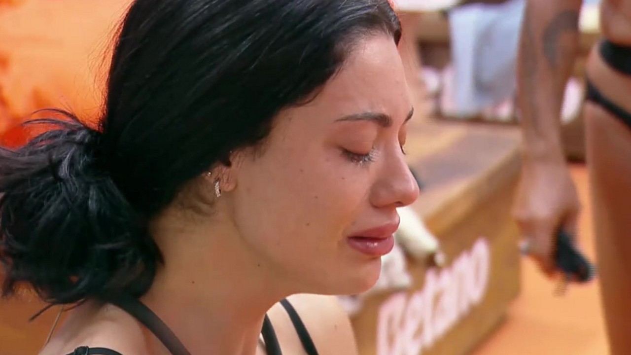 A Fazenda 17: Rayane fica abalada após Martina ser expulsa