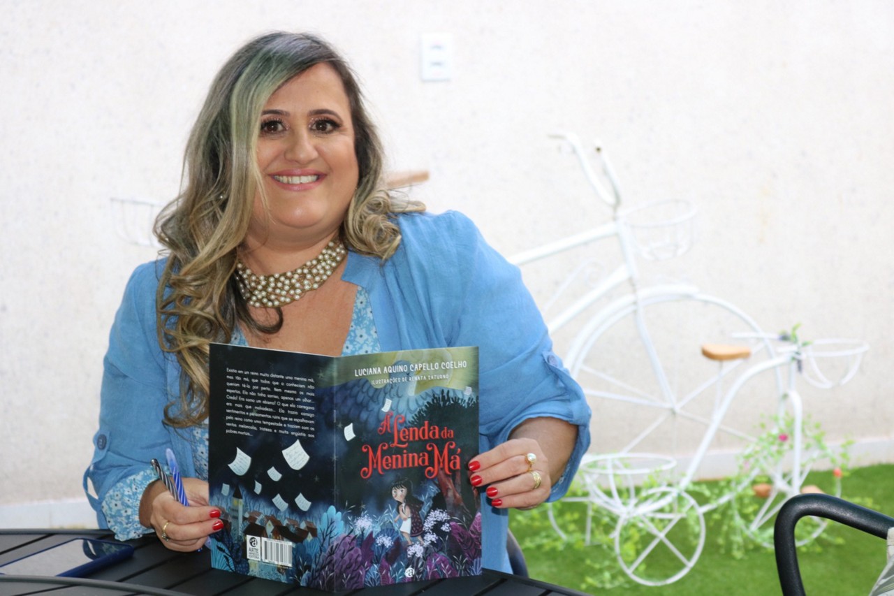 Luciana Aquino lança 'A Lenda da Menina Má'