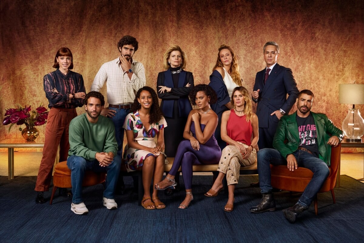 A novela "Vale Tudo" explora temas como corrupção, ética, relações familiares e ascensão social