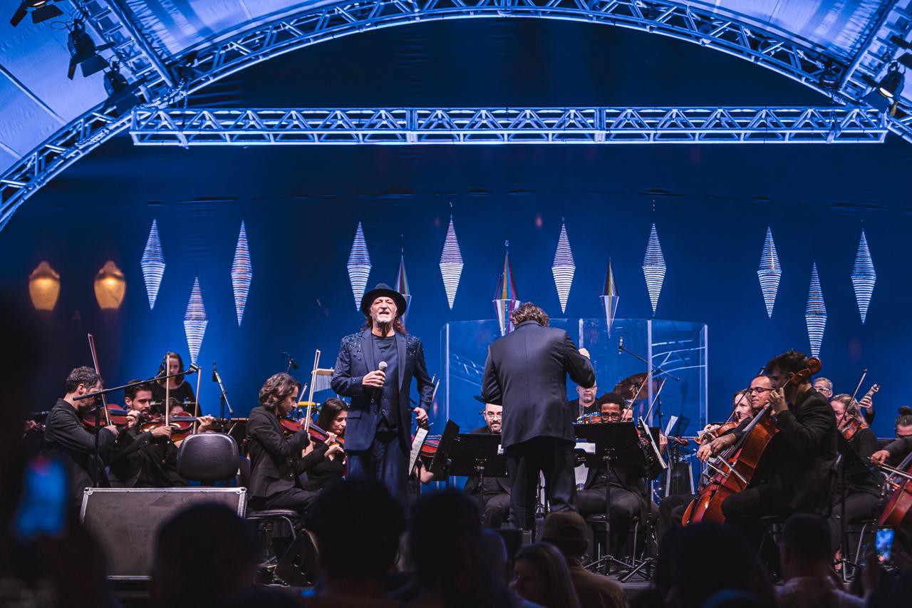 Alceu Valença se apresenta com a Orquestra Ouro Preto e o maestro Rodrigo Toffolo na Praça da Liberdade, em BH 