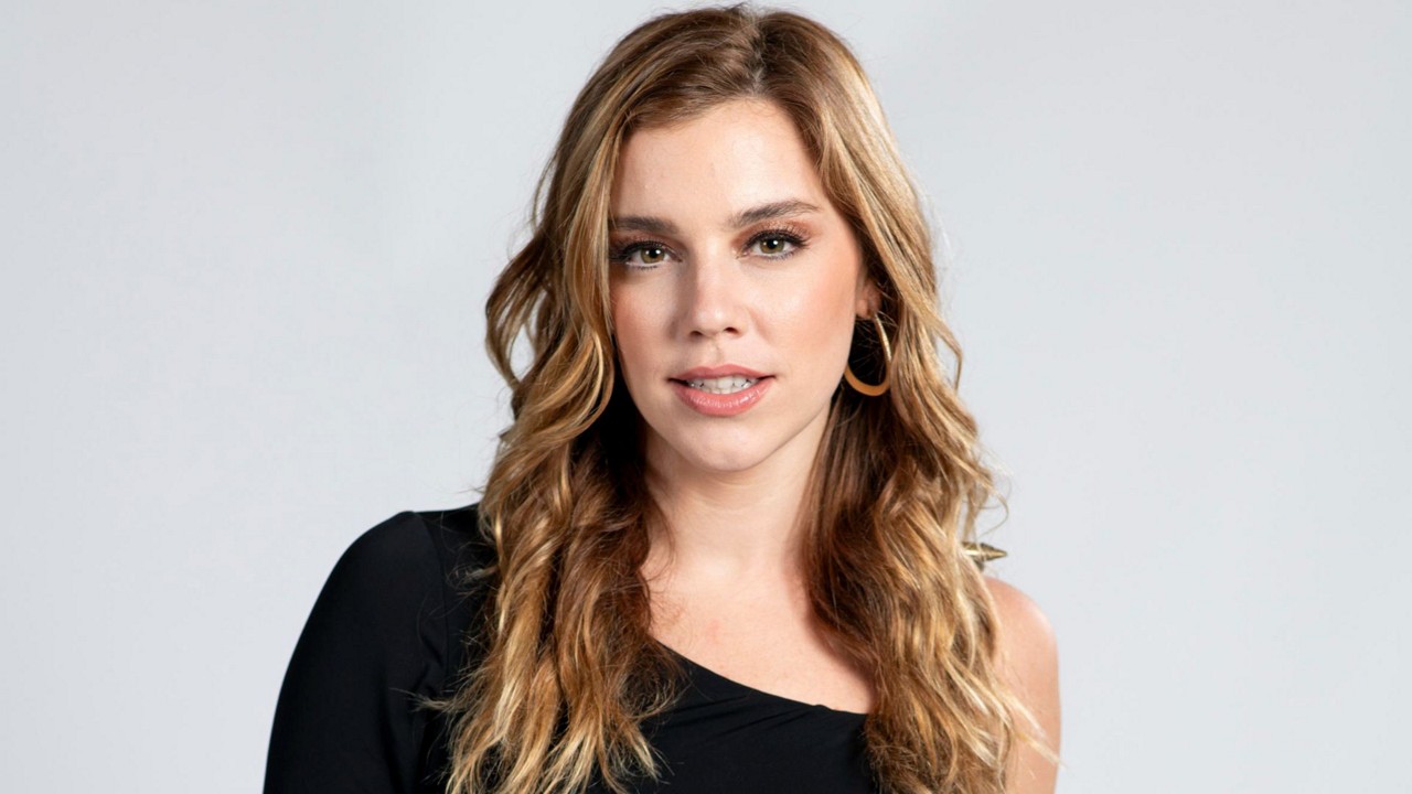 Alice Wegmann volta a interpretar a cantora Raíssa Medeiros em 'Rensga Hits!'