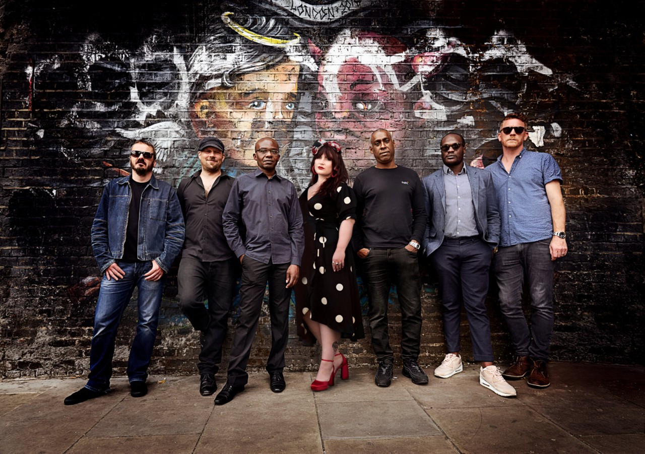 The Amy Winehouse Band toca em BH neste domingo