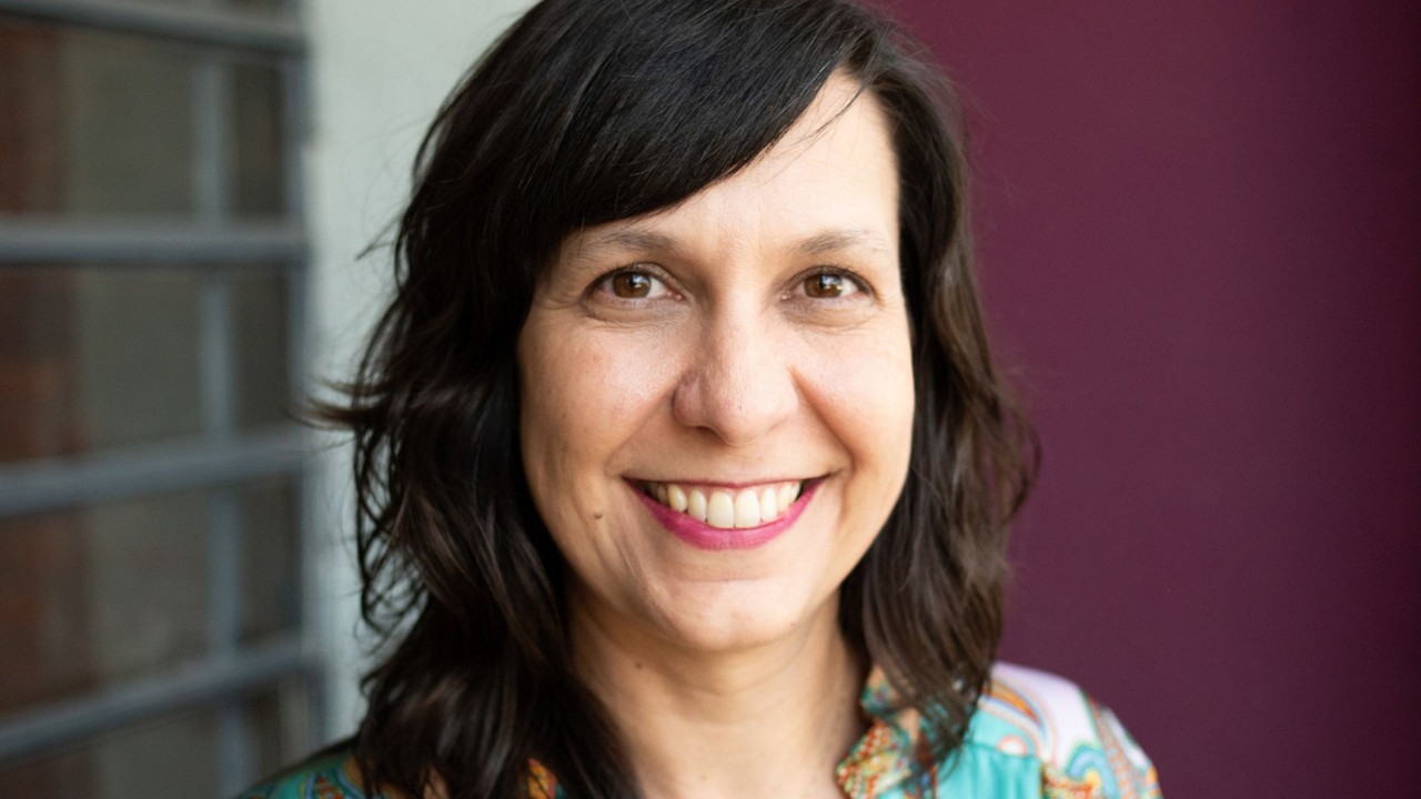 A produtora Luana Melgaço, sócia da Anavilhana, compartilha experiências no encontro desta quinta-feira (26), na PUC Minas