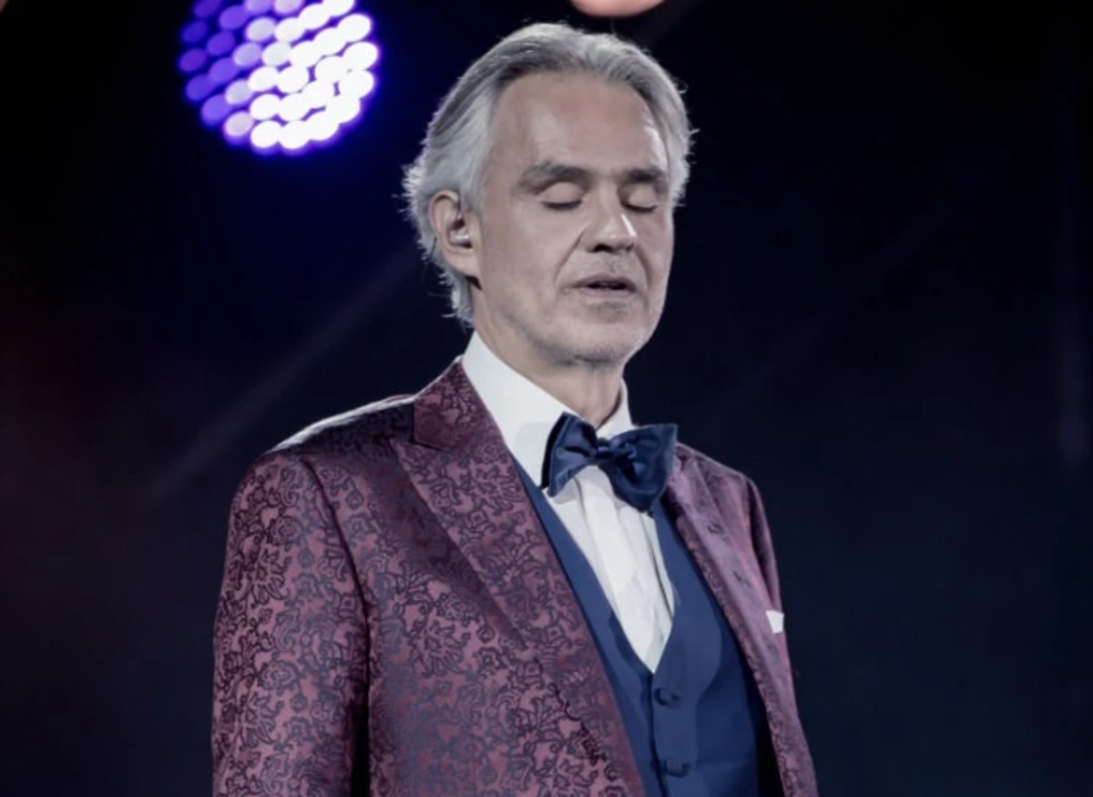 O italiano Andrea Bocelli é um dos tenores mais celebrados e talentosos do mundo