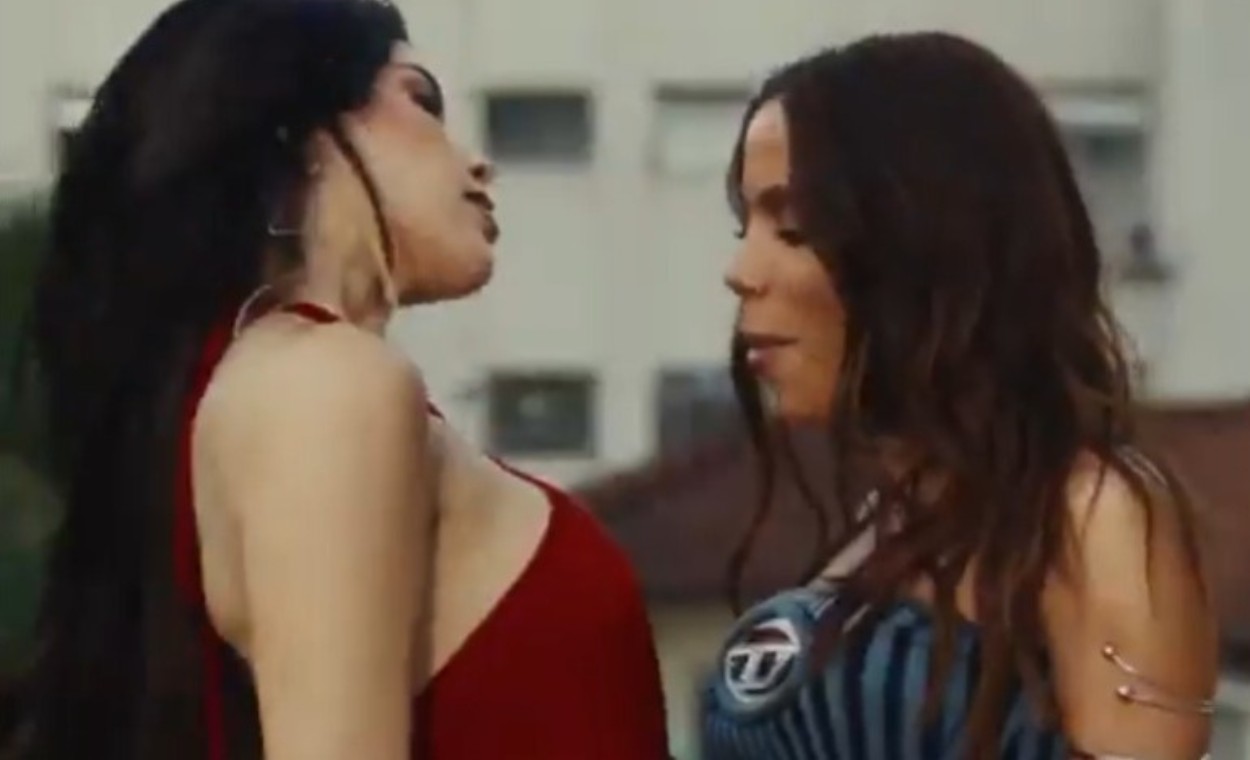 Os' ficou conhecida primeiro como youtuber, e se lançou como música em 2018, com o single "Por Siempre"