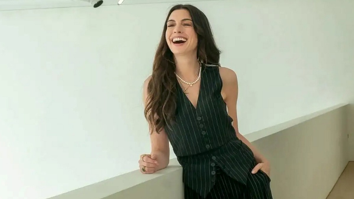 Anne Hathaway caracterizada como Andy Sachs para 'O Diabo Veste Prada 2'