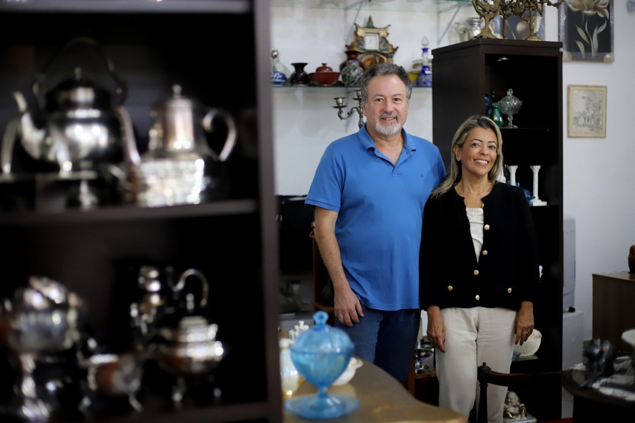 Rodrigo Savassi e Liliana Candiotto são proprietários da Antiguidades e Adornos Savassi
