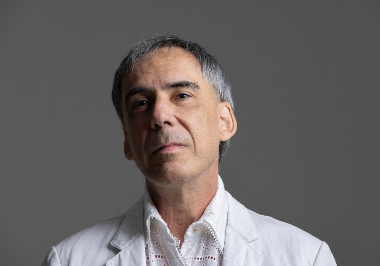 Arnaldo Antunes canta com o rapper Vandal, Ana Frango Elétrico, Marisa Monte e David Byrne em seu novo álbum 