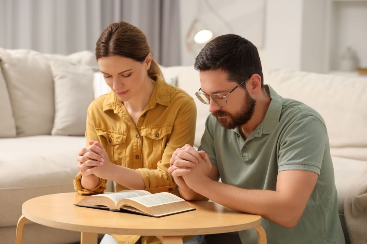 As orações ajudam a renovar o amor e proteger a conexão do casal