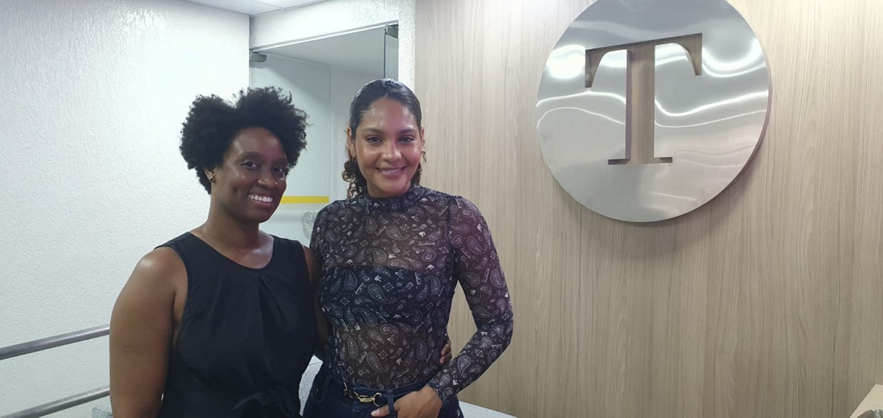 Bárbara Reis e Yvy Souza são as protagonistas da peça "Ruth & Léa", que faz temporada no CCBB-BH